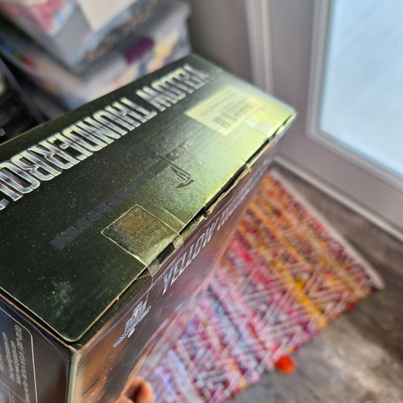 NIB Yellow Thunderbolt 2 in 1 stem robot building set - Picture 4 of 4